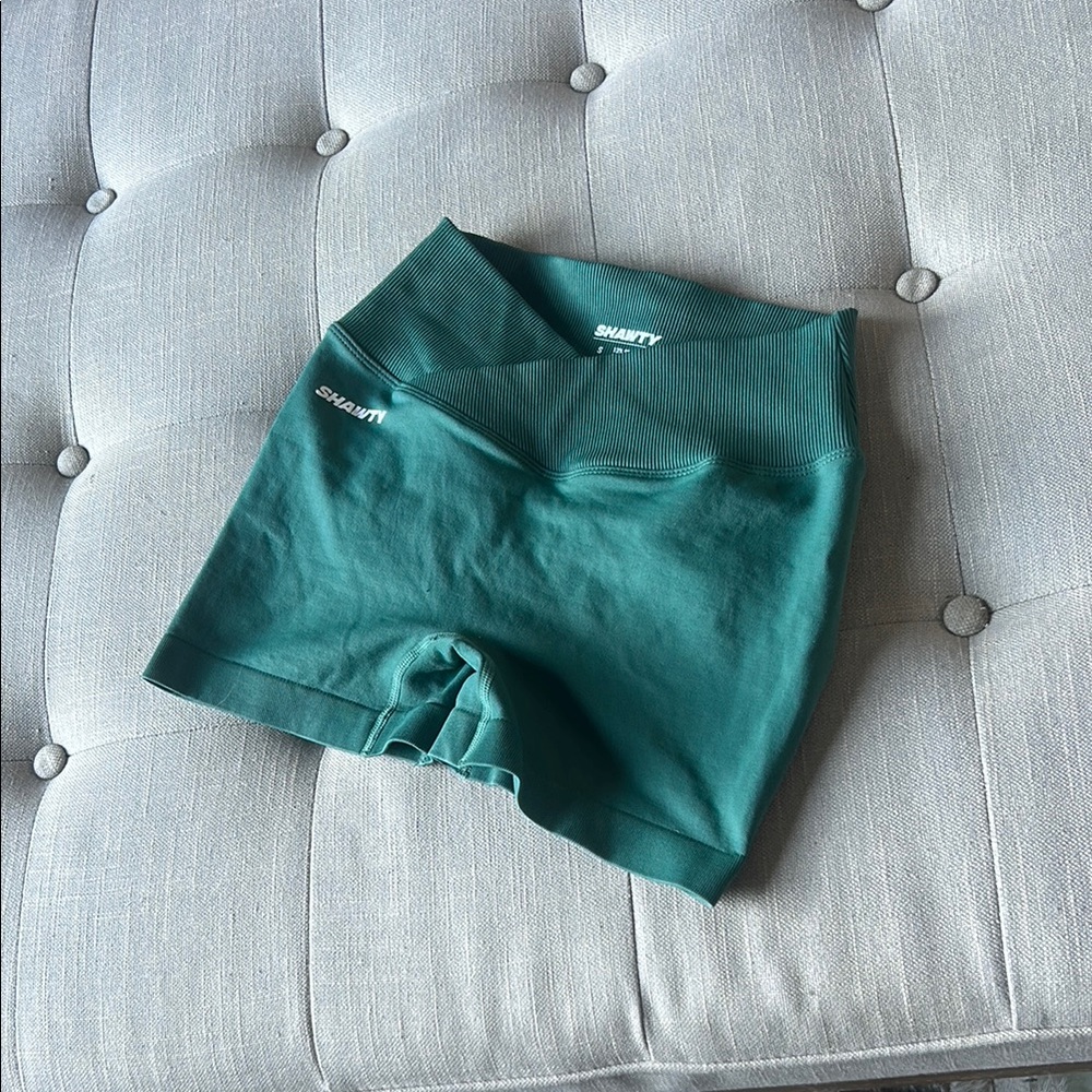 SWT Shawty V-SCRUNCH SEAMLESS SHORTS Size Small